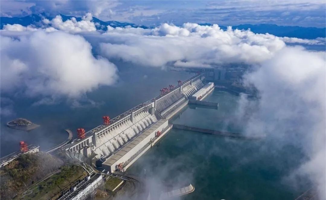 三峡大坝建成17年,已经淤积18亿吨泥沙,持续会导致什么情形?(图26) 640.jpg