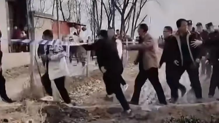 初中生被3名同学残忍杀害掩埋,网友:年龄不是逃避责任的借口!(图4) 640.jpg