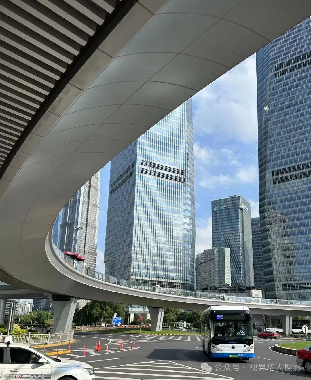 岑国荣|从东方明珠塔上俯瞰大上海(图2) 640.jpg