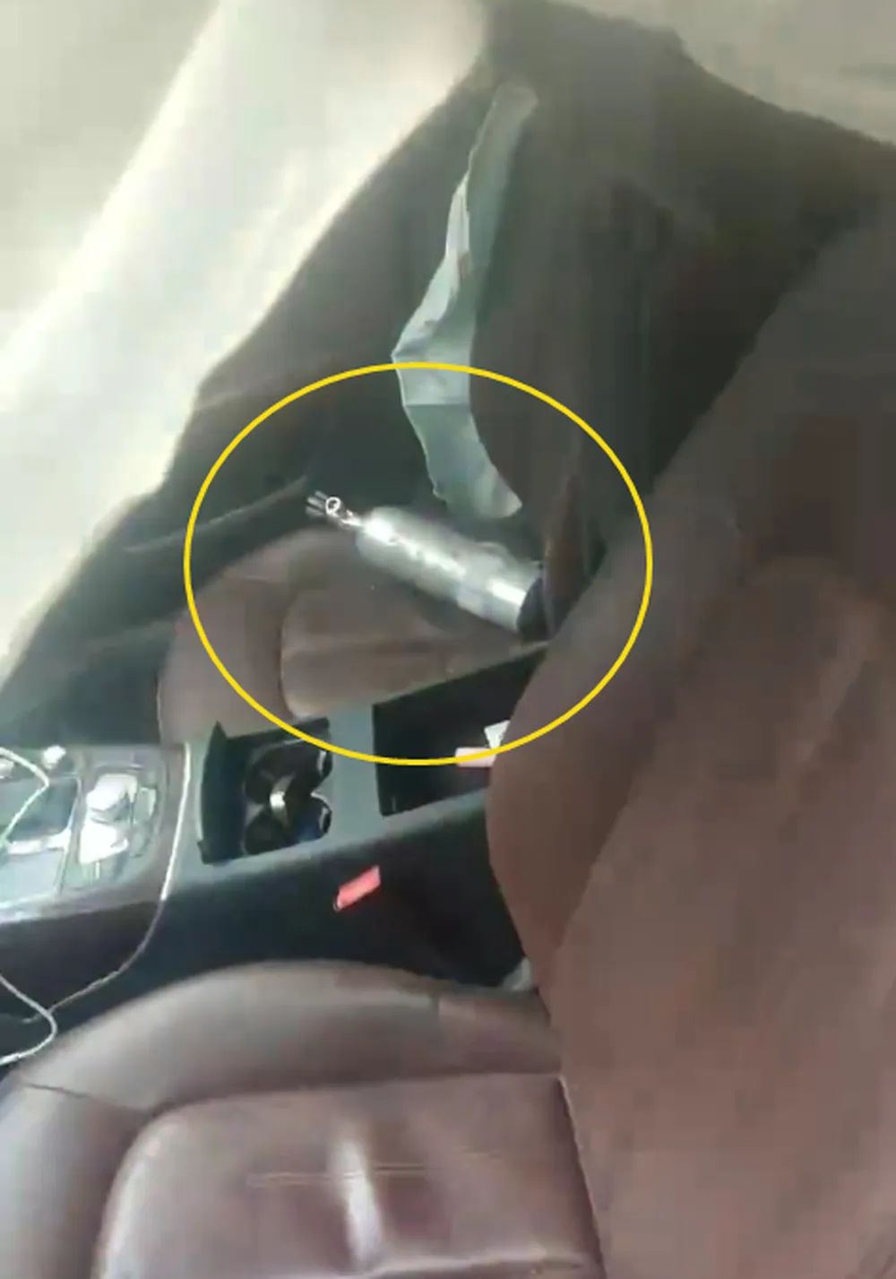 沈阳一轿车冲入人行道,已致3死2伤!驾驶员已逃逸?公安已介入(图3) 640.jpg