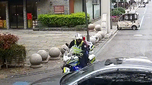 他,97年出生,被86岁老奶奶叫了“叔叔”(图3) 640.gif