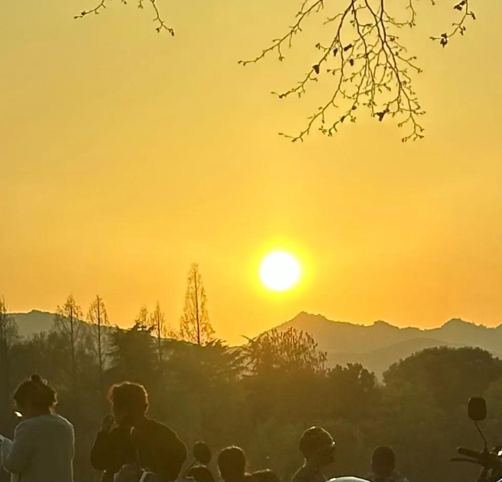 岑国荣:侨乡变迁的摄影探索者(图9) 640.jpg