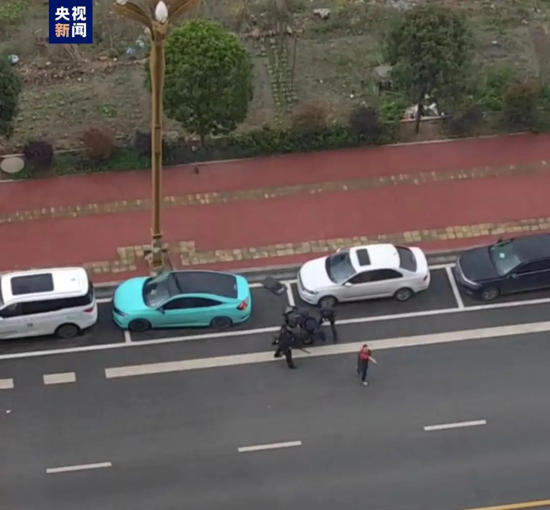 2人死亡21人受伤!云南镇雄警方通报医院内男子持刀伤人事件(图2) 640.jpg