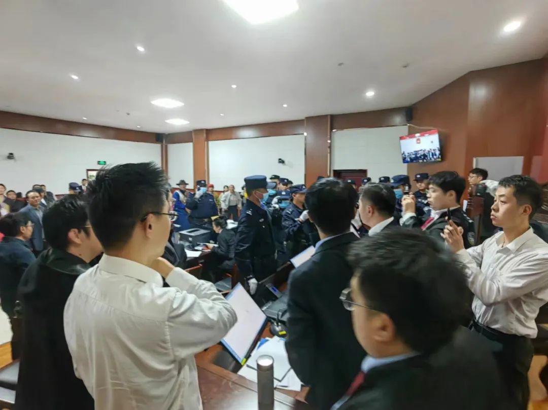 法院庭审被指受到上级法官“微信实时遥控”……最新回应→(图3) 640.jpg