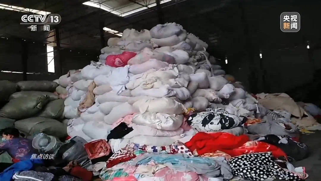 记者走进“尾货孤品”直播间,现场发现虫卵!(图13) 12.jpg