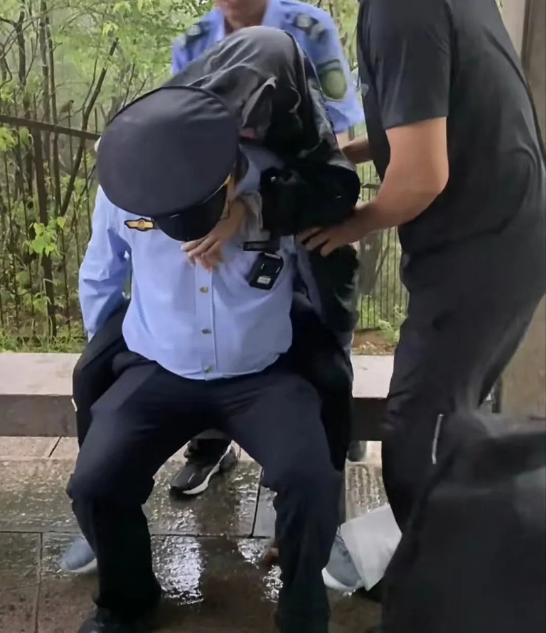 13人受伤!黄山“飞来石”突发雷击事件,景区通报(图1) 640.jpg