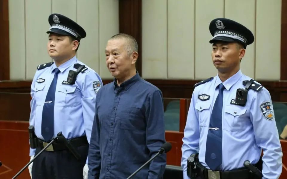 被控受贿1911万、私藏弹药369发!贵州一落马局长受审(图1) 640.jpg