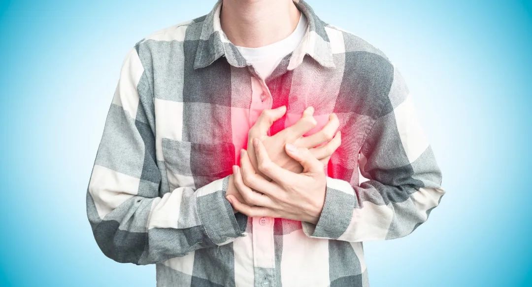 经常熬夜对身体有啥伤害?这6点还有很多人不知道!睡前别再刷手机了→ 央视一套 2024年07月02日 21:30 北京 ⇧点蓝色字关注“央视一套” 长期熬夜 会对身体造成什么影响? 怎样的睡眠才算“健康睡眠”? 如何改善睡眠质量? 往下看,一起了解↓↓ 当你长期熬夜时 身体器官会经历什么? 大脑 睡眠时间过短会影响脑组织代谢 大脑的活动非常复杂 活动中会产生垃圾 (图2) 640.jpg