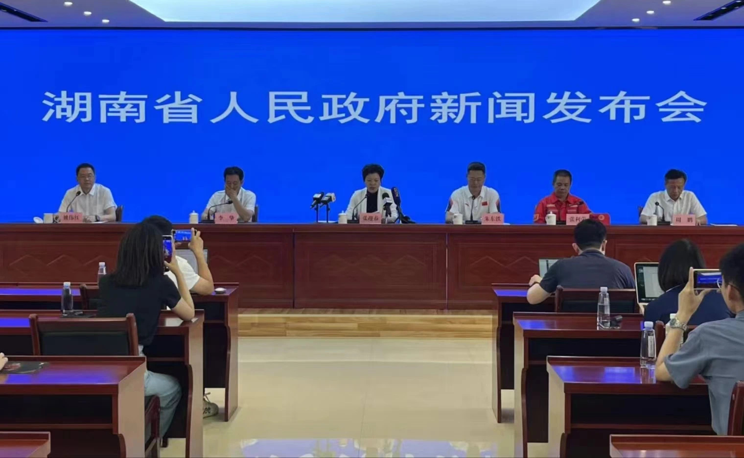 已封堵91.5米!洞庭湖决堤抢险最新进展→(图1) 101.jpg