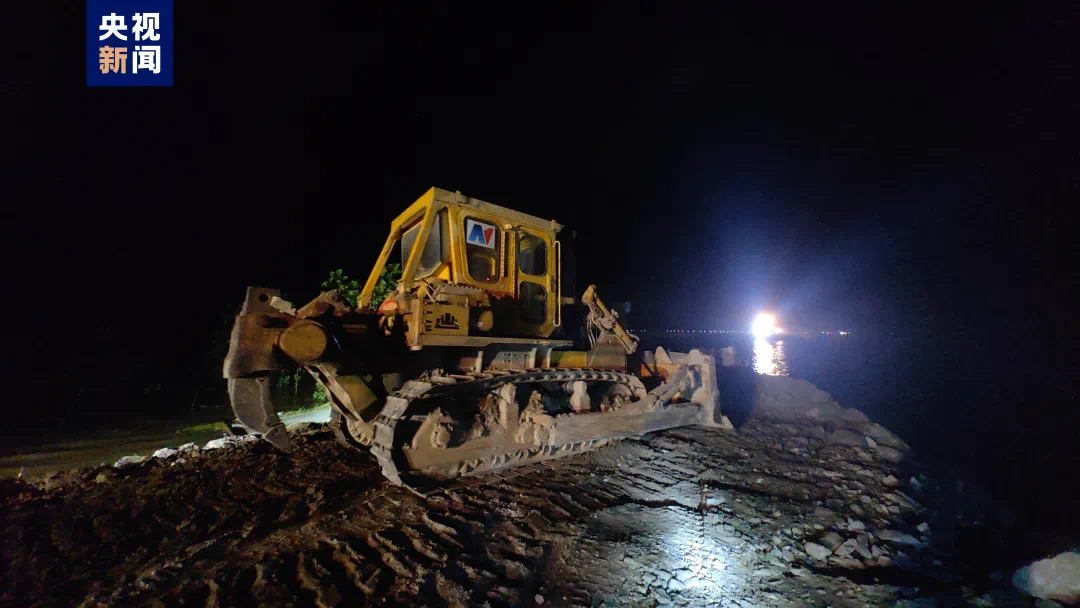 已封堵91.5米!洞庭湖决堤抢险最新进展→(图2) 102.jpg