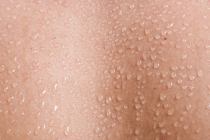 出汗多是体虚吗?这些部位出汗多,可能是身体发出的预警信号!千万别大意→(图1) 640.jpg