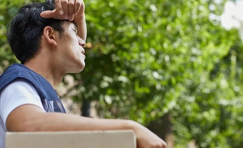 出汗多是体虚吗?这些部位出汗多,可能是身体发出的预警信号!千万别大意→(图3) 640.jpg