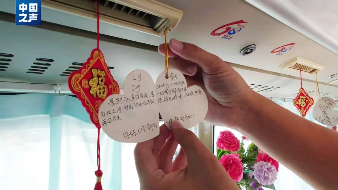 “两块钱坐出了航班的感觉!”这个公交司机火了(图3) 3.png