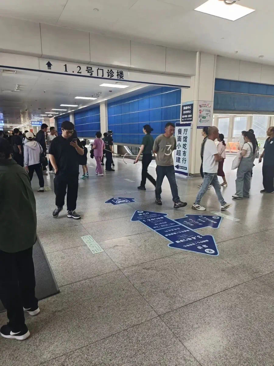 医生李晟,被刺死在加班诊室!遇害一周前他曾说:如果碰到变态病人家属,一辈子就完了(图2) 2.jpg