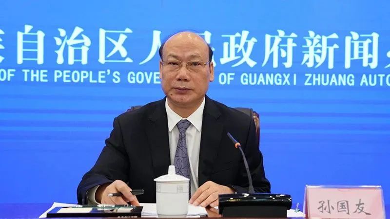 大搞权钱交易,广西壮族自治区教育厅原副厅长孙国友被决定逮捕 检察日报正义网 2024年07月25日 16:06 北京 正义网记者7月25日从最高人民检察院获悉,广西壮族自治区教育厅原党组成员、副厅长孙国友涉嫌受贿一案,由广西壮族自治区监察委员会调查终结,移送检察机关审查起诉。经广西壮族自治区人民检察院指定管辖,由贺州市人民检察院审查起诉。日前,贺州市人民检察院依法以涉嫌受贿罪对孙国友作出逮捕决定(图1) 640.jpg