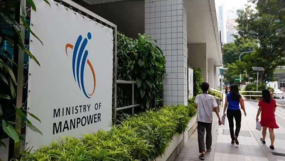 中国男子花1.9万来新加坡打工,不到一个月就被辞退、割准证、中介拉黑…(图12) 640.png