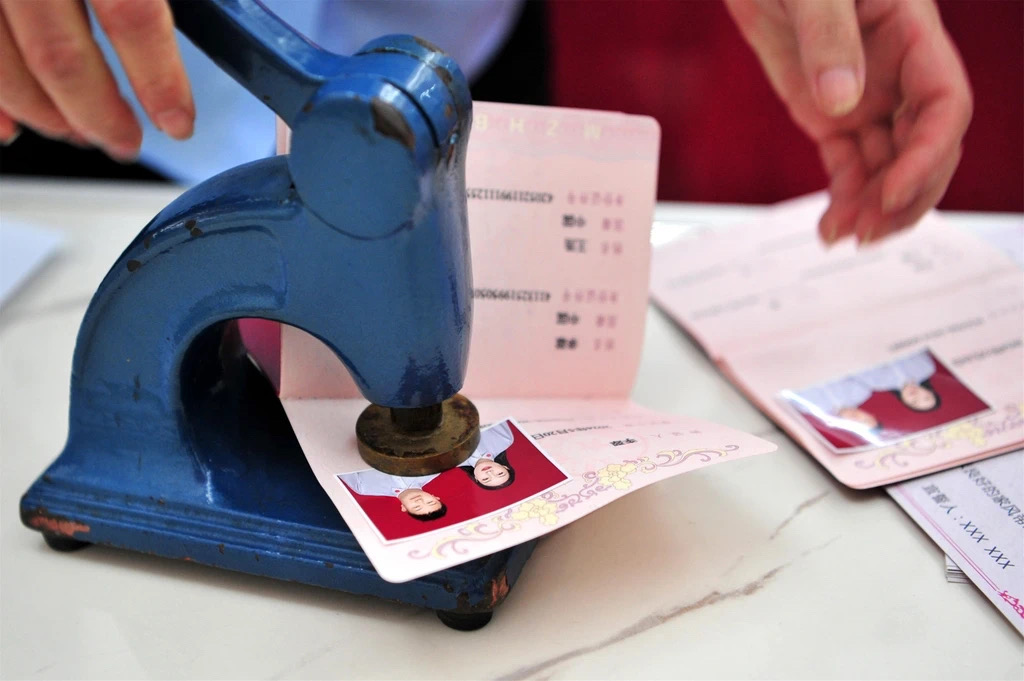 “结婚不用户口簿”,为什么触动人们神经?(图1) 3.jpg