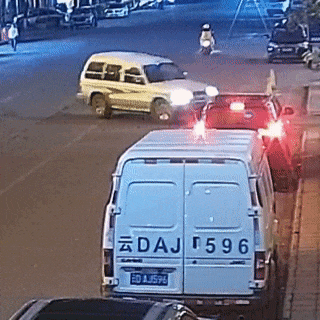 在警车里生了!孩子取名叫……(图2) 640.gif