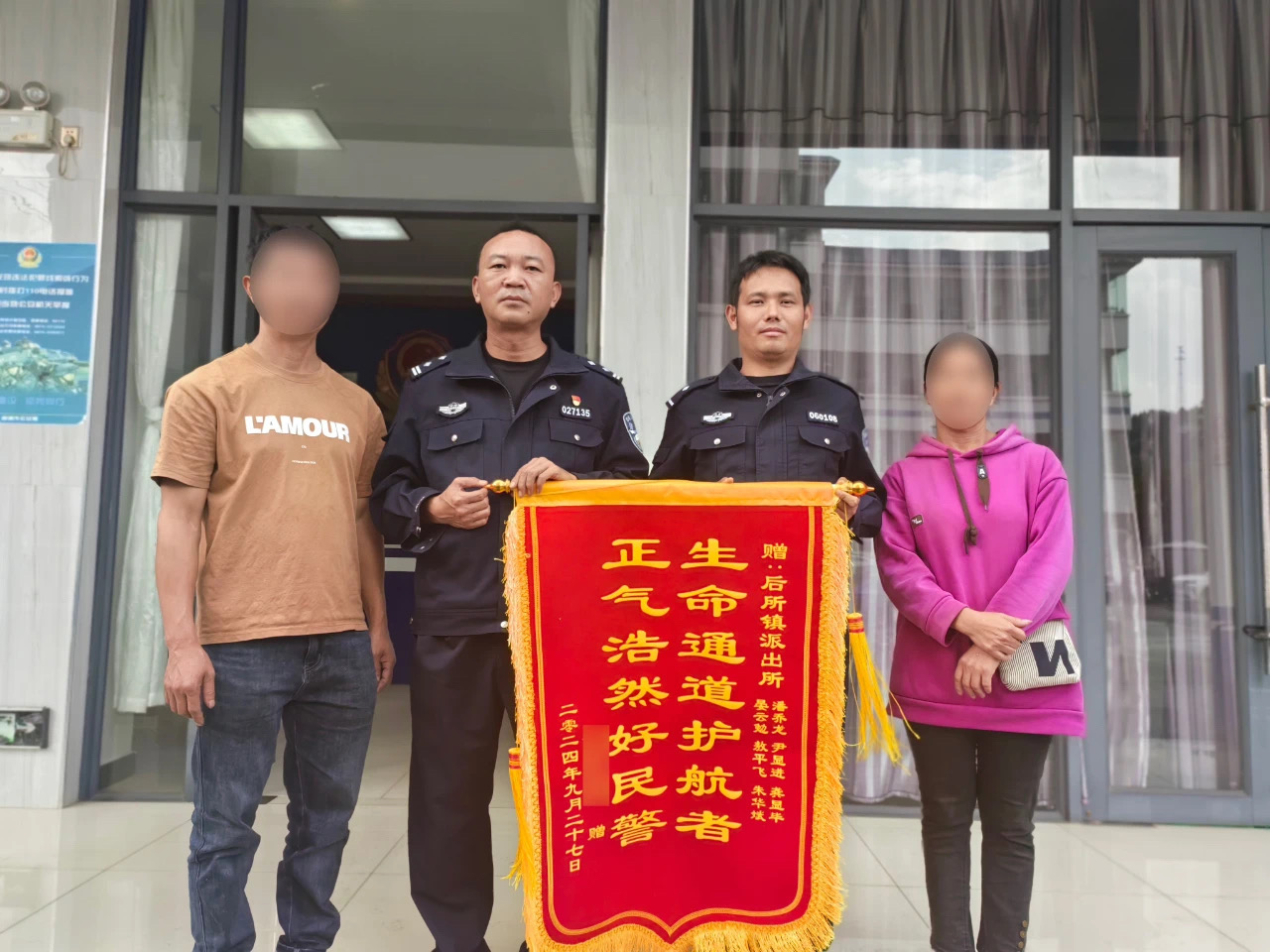 在警车里生了!孩子取名叫……(图4) 7.jpg