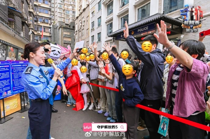 派出所凌晨3点还有游客排队打卡!“有时候警察都很想报警”(图6) 6.jpg