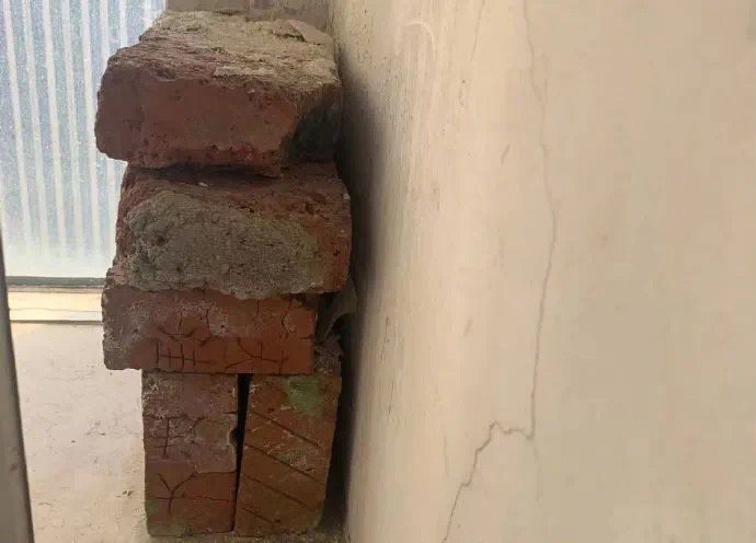 核准死刑!立即执行!男子高空扔8块砖2桶水致1死1伤(图2) 14.jpg