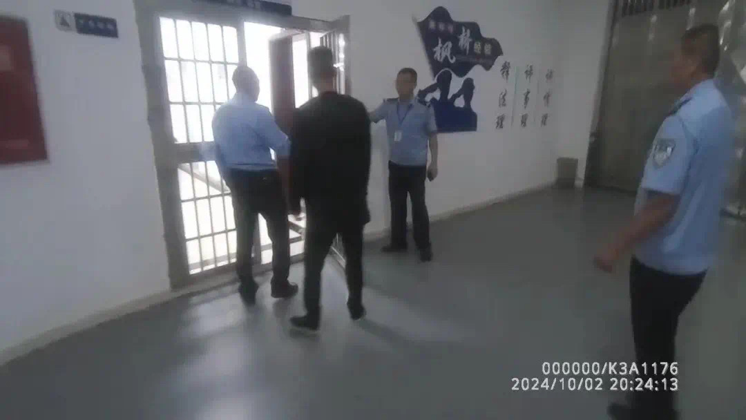 动车上吸烟导致列车降速,罚!(图3) 9.jpg