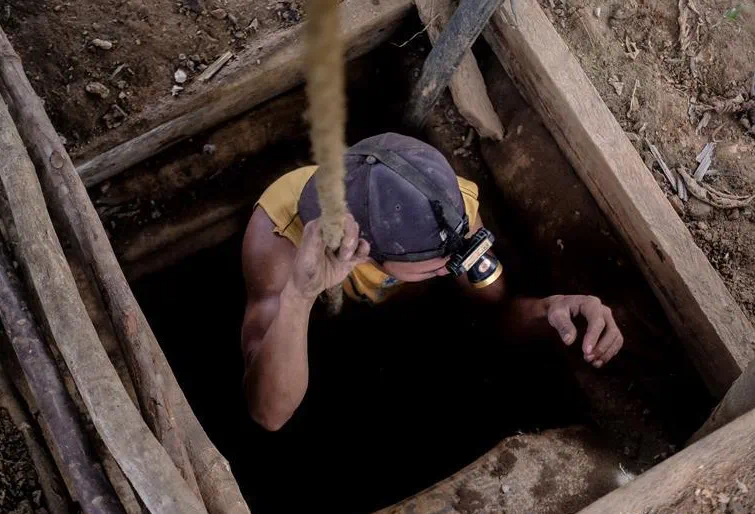 网友投稿:这13名被菲律宾驱逐的中国矿工,是成年人生活的不易(图3) 8.png