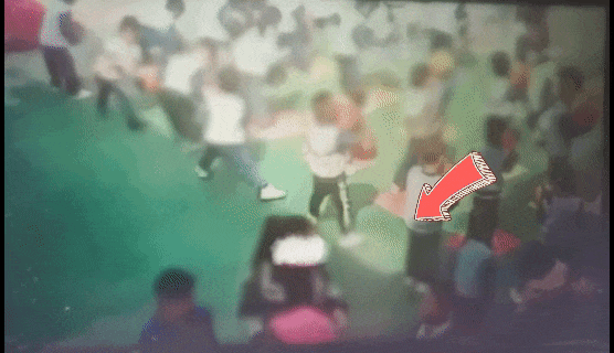 “老师把我孩子按在桌上打,强迫他给别人擦屁股!”5岁童在幼儿园遭虐待,多方回应→(图1) 11.gif