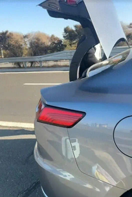 19岁女生称被扔高速!知名平台长文回应(图1) 微信图片_202501052135231.jpg