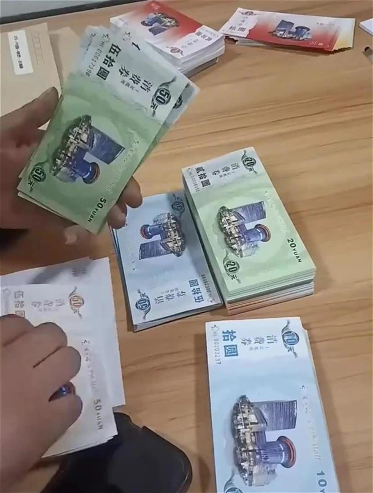 等着发工资,结果单位发了一堆消费券!员工爆料:领导级别越高,分得越多!律师称“违法”,人社部门:已接到投诉(图7) 微信图片_202501062204292.jpg