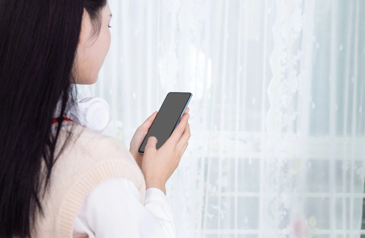 最便宜5元一条!谁在教未成年人拍“举牌”视频?(图5) 微信图片_20250216204322.jpg