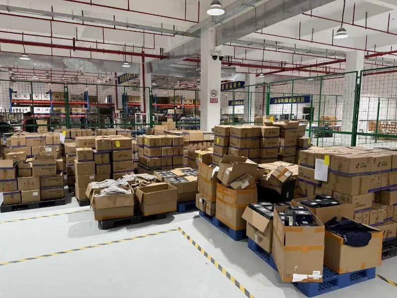 七折拉夫劳伦香港发货?警方揭秘“全球购”造假内幕(图4) 微信图片_202502232224331.jpg