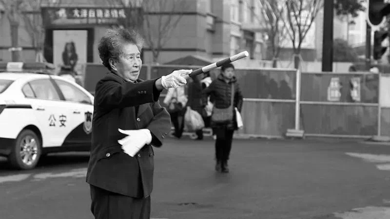 新中国第一代女交警邱益英走了……(图1) 微信图片_20250308213913.jpg