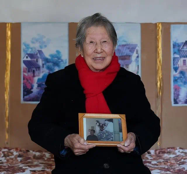 新中国第一代女交警邱益英走了……(图5) 微信图片_20250308213930.jpg