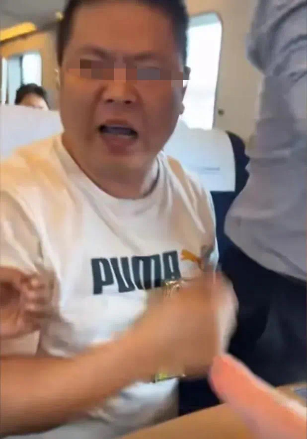 女孩高铁劝阻脱鞋男被打后续:男子被客户扒出,被拘后肠子悔青!(图3) 微信图片_20250330211345.jpg