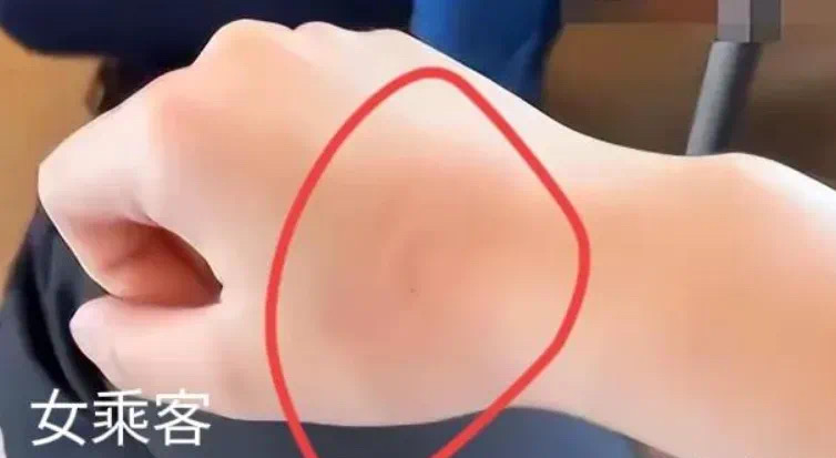 女孩高铁劝阻脱鞋男被打后续:男子被客户扒出,被拘后肠子悔青!(图4) 微信图片_202503302113451.jpg