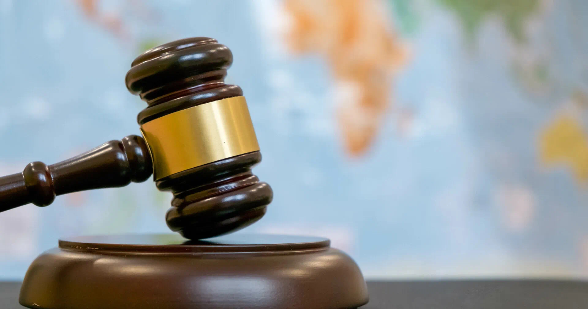 新加坡再现惊天诈骗洗钱案:百万豪车、近万赃款、4名中国人被取消居留权禁入境… 现场画面曝光!(图3) 微信图片_20250401220119.jpg