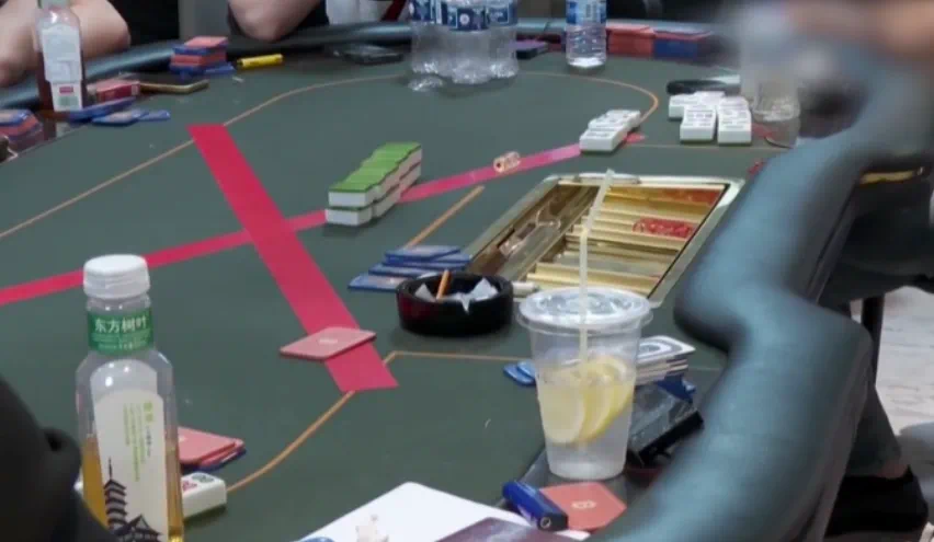 新加坡再现惊天诈骗洗钱案:百万豪车、近万赃款、4名中国人被取消居留权禁入境… 现场画面曝光!(图10) 微信图片_20250401220120.png