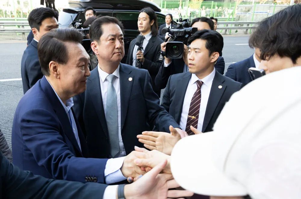 尹锡悦,或面临终身监禁甚至死刑(图1) 尹锡悦,或面临终身监禁甚至死刑(图1)