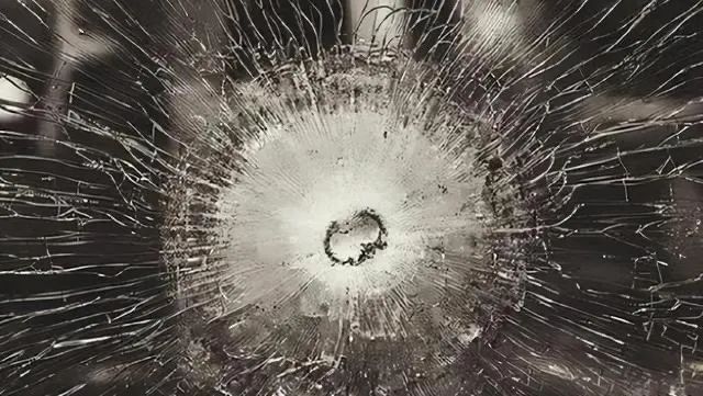 1966年,人民大会堂意外遭袭,子弹直接射穿玻璃,凶手到底是谁?(图2) 图片