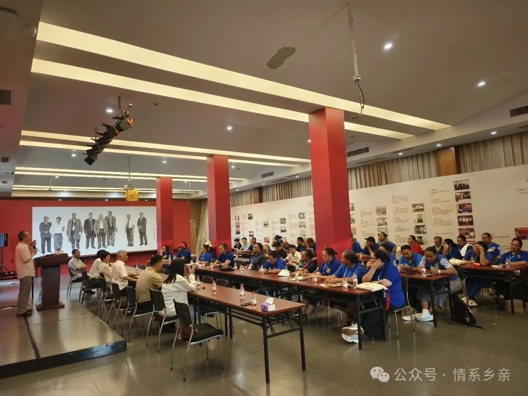 汤加王国官员走进浙商博物馆 王国安教授全程英文讲授浙商魅力(图6)