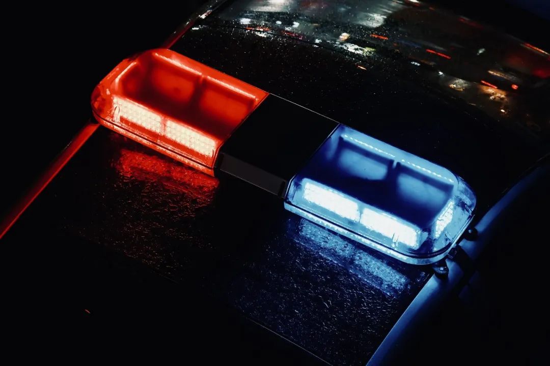 没机会当兵,AI换身军装警服“过过瘾”,行吗?(图2) 没机会当兵,AI换身军装警服“过过瘾”,行吗?(图2)