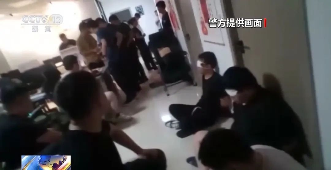 网恋女友竟是多名男性轮流扮演……14人团伙落网(图3) 网恋女友竟是多名男性轮流扮演……14人团伙落网(图3)