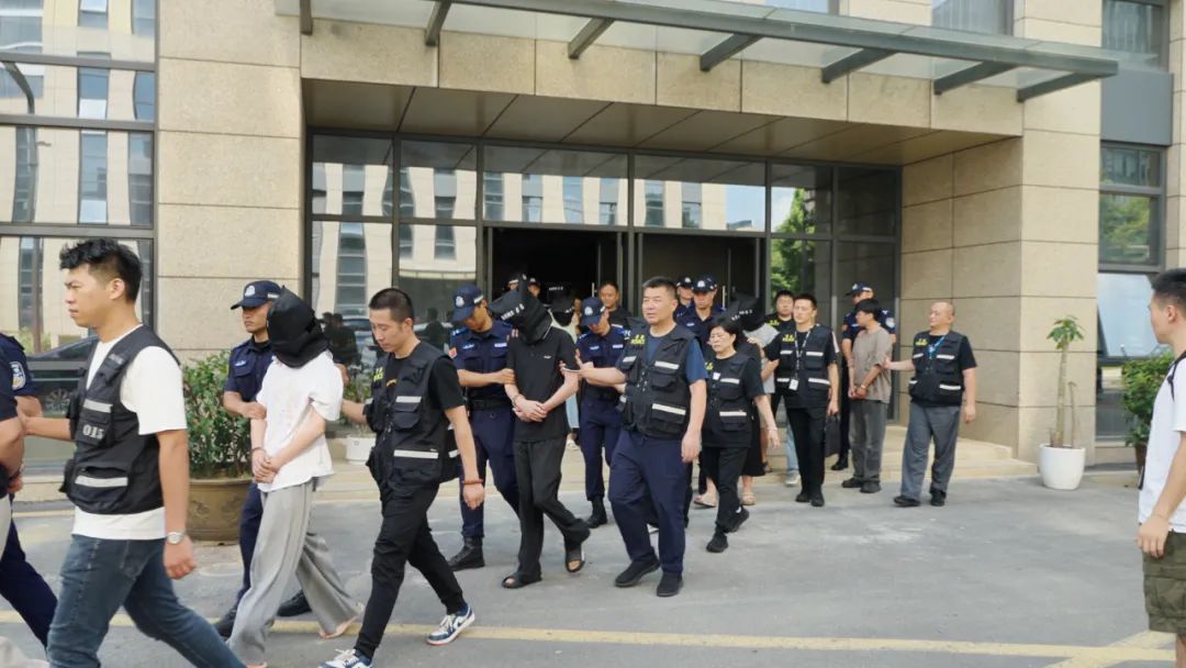 警方破获特大封建迷信诈骗案:92人落网,1400余人被骗!(图4) 图片