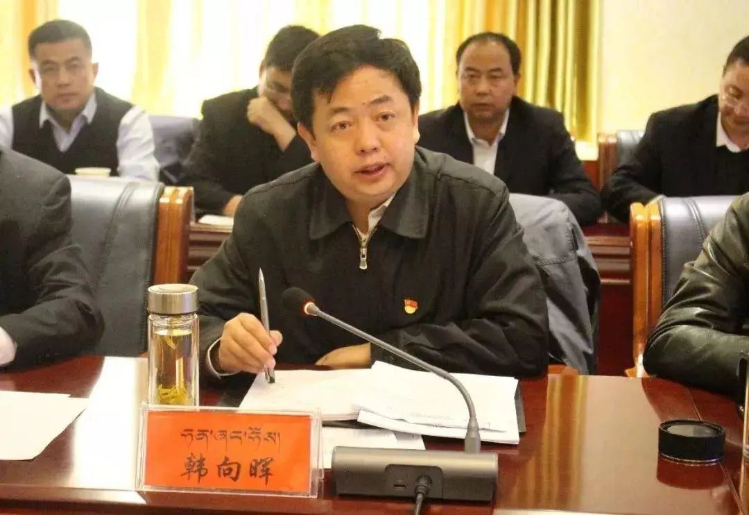 青海一落马官员受贿细节曝光:接行贿者车钥匙将车开回家,车内拉杆箱装有198万元现金,为防组织识别钱来源,与妻子打散钞票顺序再捆扎(图1) 图片