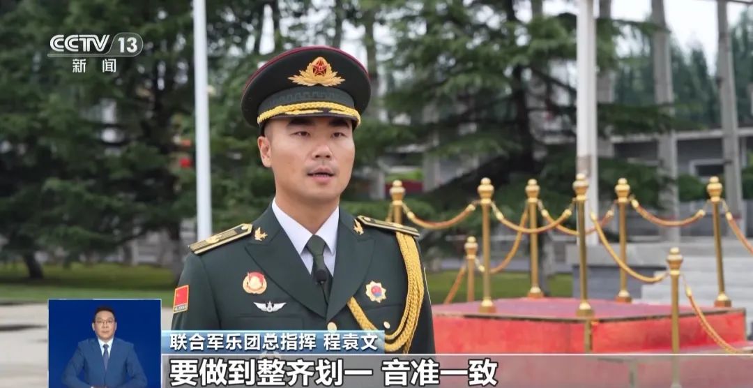 直击九三阅兵训练场，军乐团设14个排面，前排80名礼号手：20名女鼓手站第一排，继新中国成立70周年阅兵后再次亮相