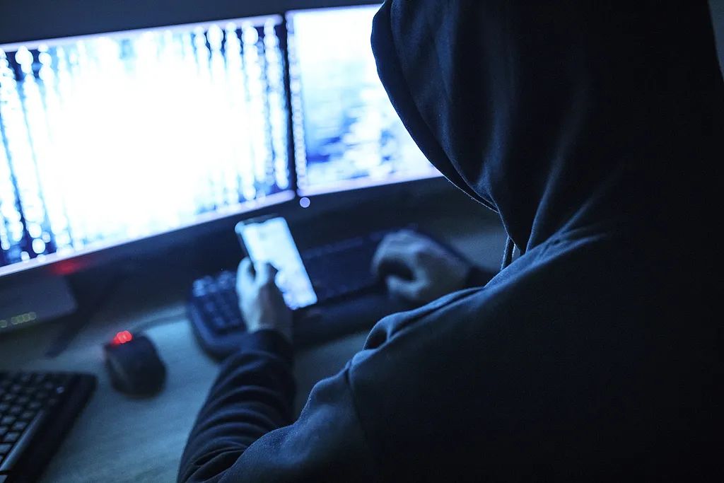 14名“内鬼”侵犯华为芯片技术被判刑(图1) 14名“内鬼”侵犯华为芯片技术被判刑(图1)