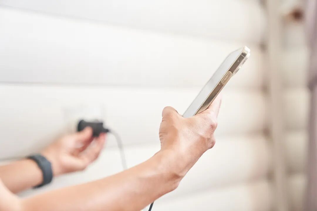 严重影响手机寿命,不要再这样充电了!(图2) 严重影响手机寿命,不要再这样充电了!(图2)