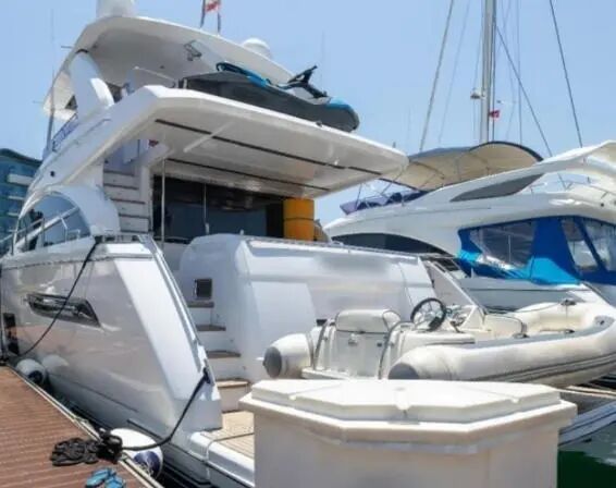 柬埔寨电诈头目陈志资产在新加坡遭冻结,约合8.2亿人民币,还有6处房产、1艘游艇、11辆豪车及多瓶名酒被查封扣押(图1) 柬埔寨电诈头目陈志资产在新加坡遭冻结,约合8.2亿人民币,还有6处房产、1艘游艇、11辆豪车及多瓶名酒被查封扣押(图1)