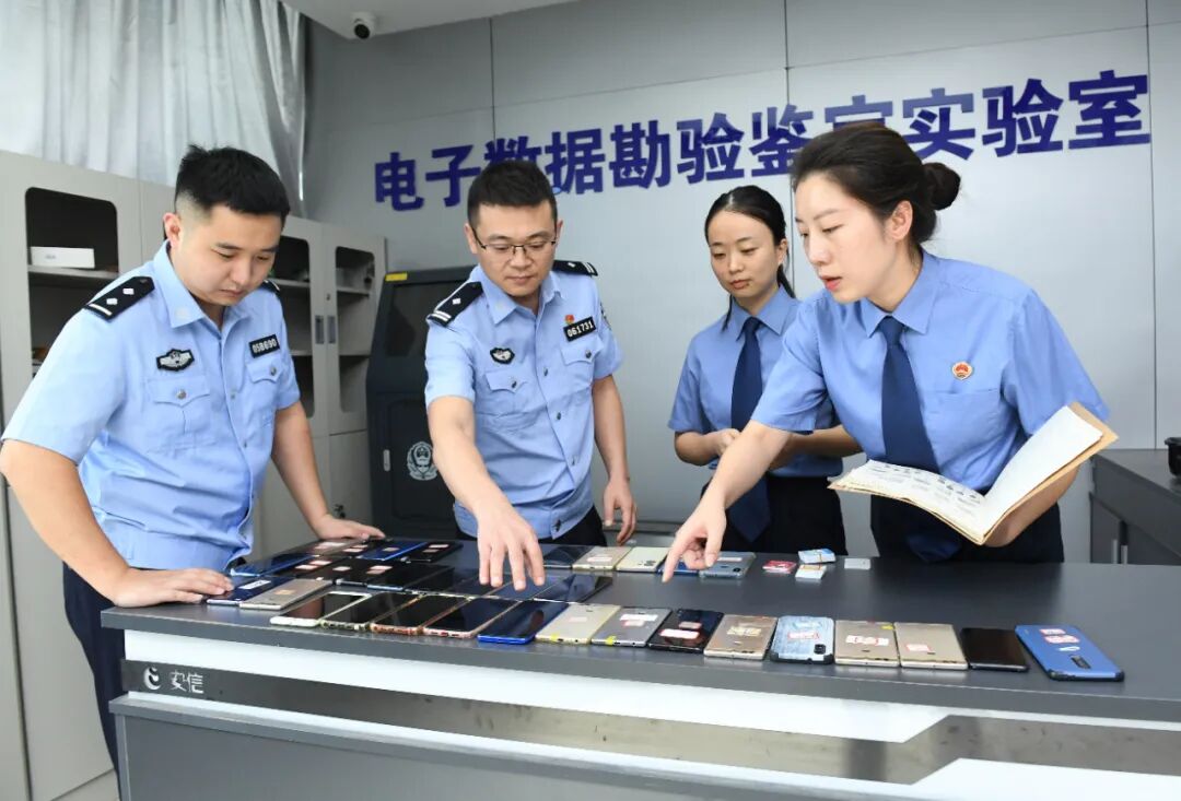 小心!短视频里的“专业炒股导师”竟是电诈集团引流人(图1) 小心!短视频里的“专业炒股导师”竟是电诈集团引流人(图1)